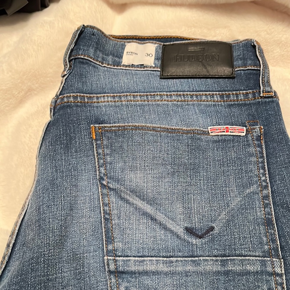 Hudson Jeans Men's Straight Indigo Blue Denim with Embroidered Back Pocket